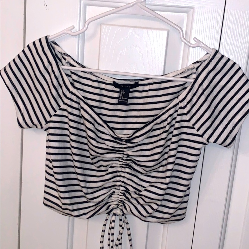 Forever 21 cropped short sleeve
